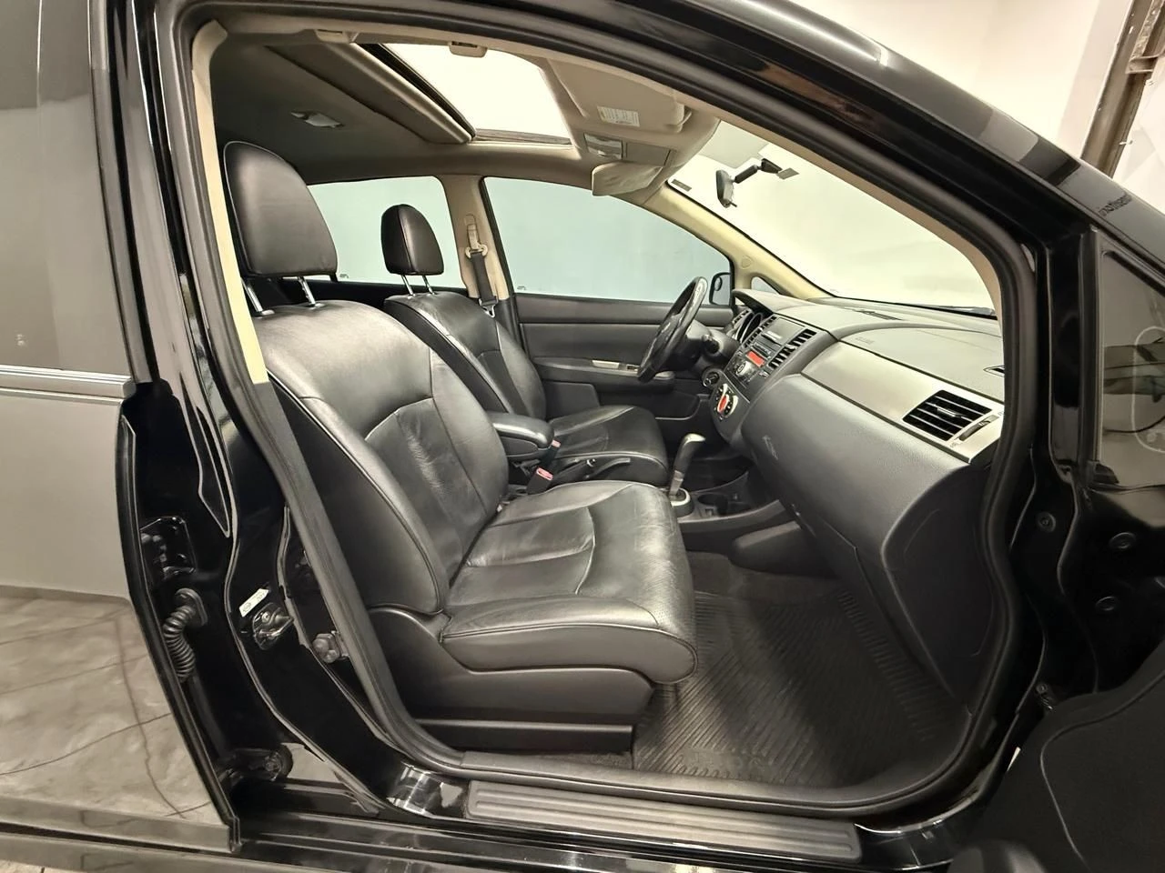 NISSAN TIIDA