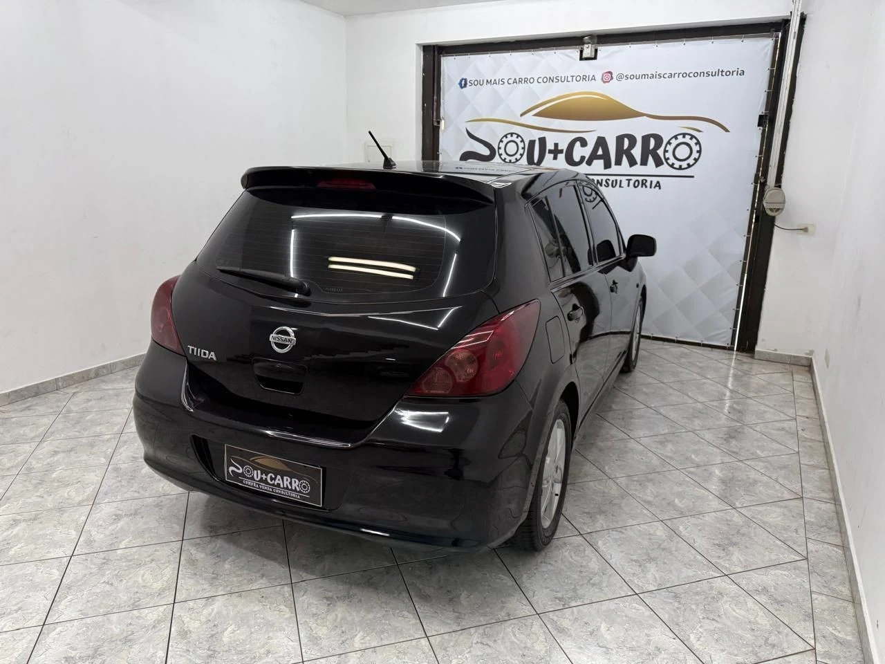 NISSAN TIIDA