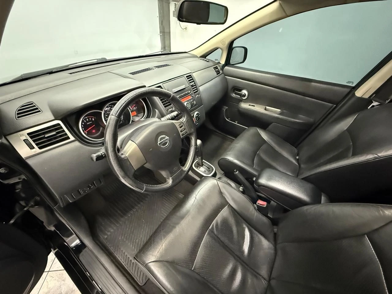 NISSAN TIIDA