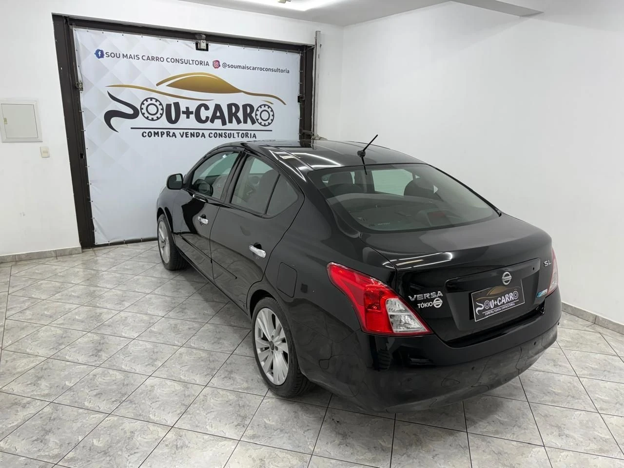 NISSAN VERSA