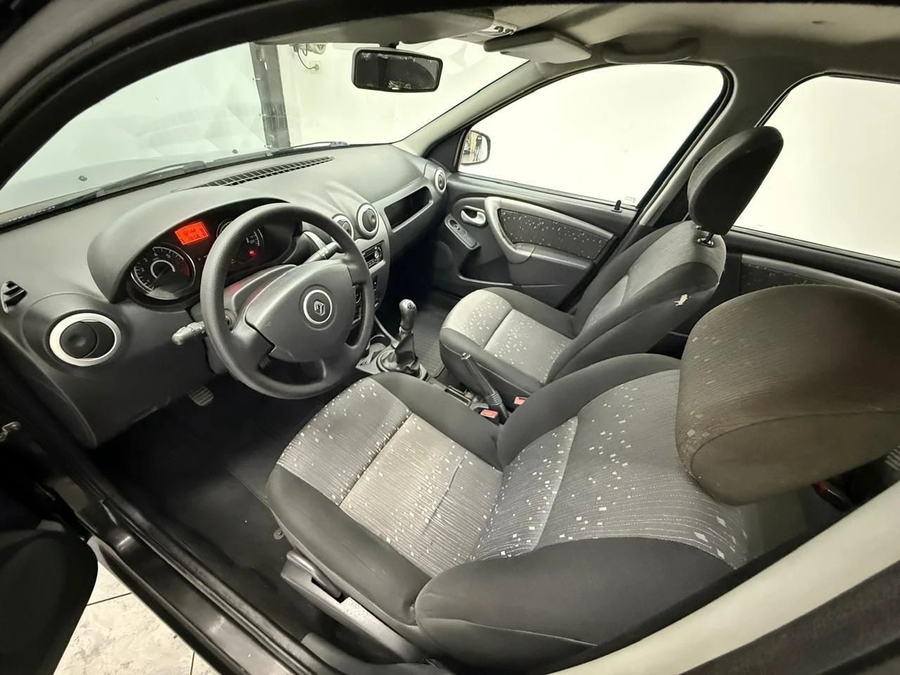 RENAULT LOGAN