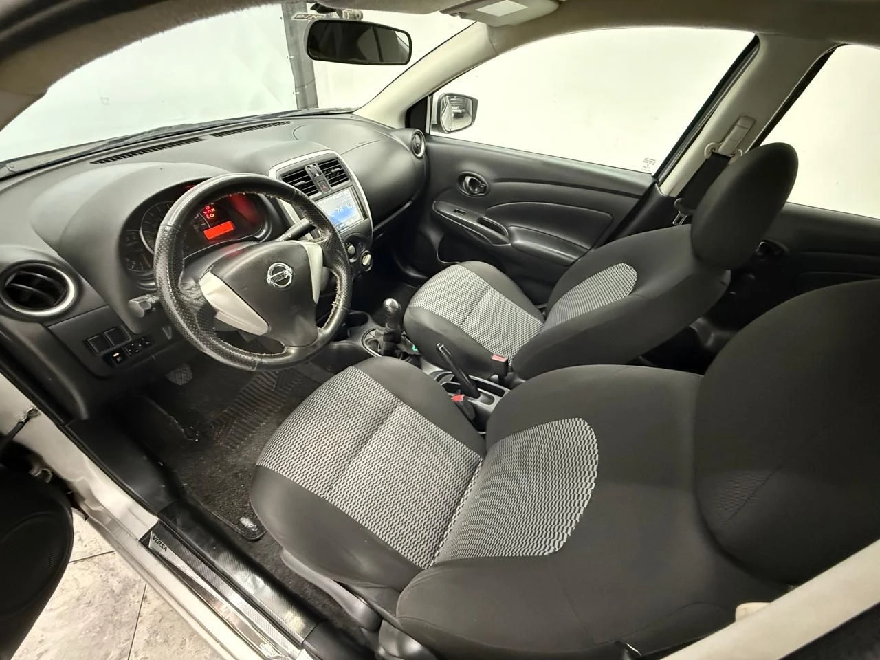 NISSAN VERSA