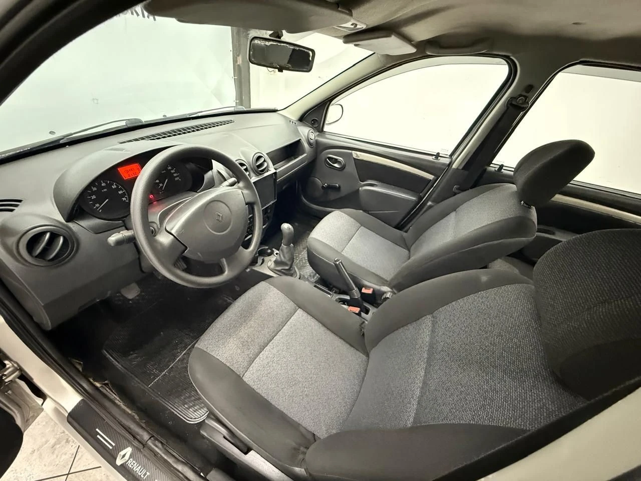 RENAULT LOGAN