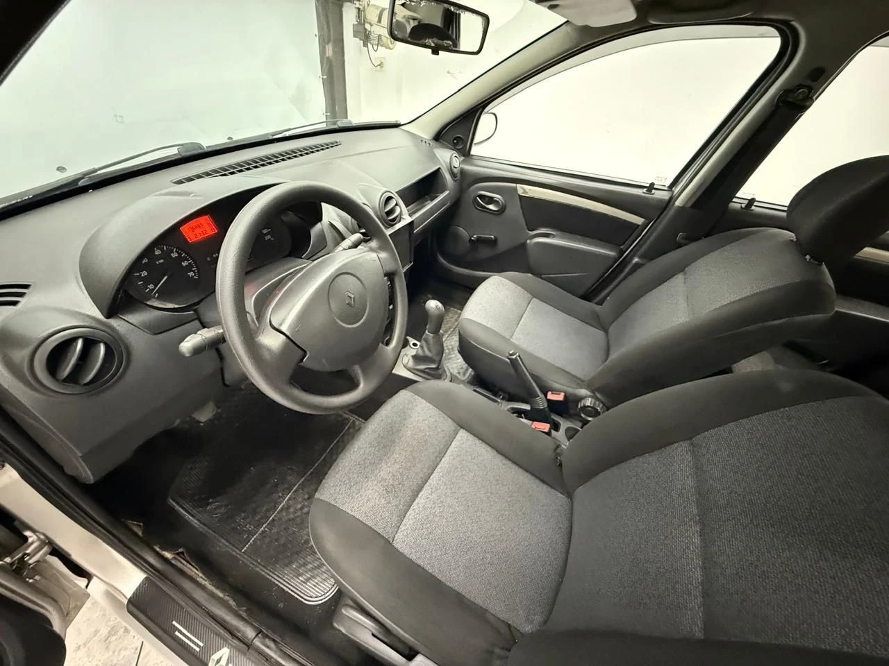RENAULT LOGAN