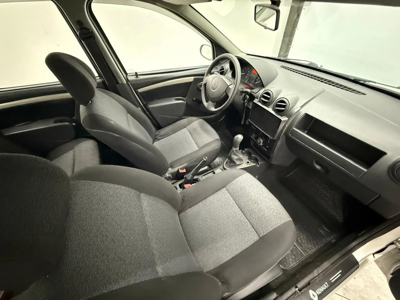 RENAULT LOGAN