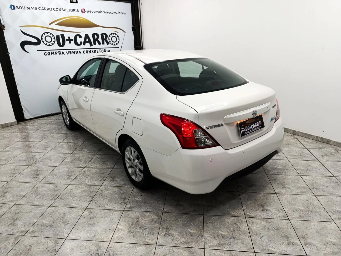 NISSAN VERSA