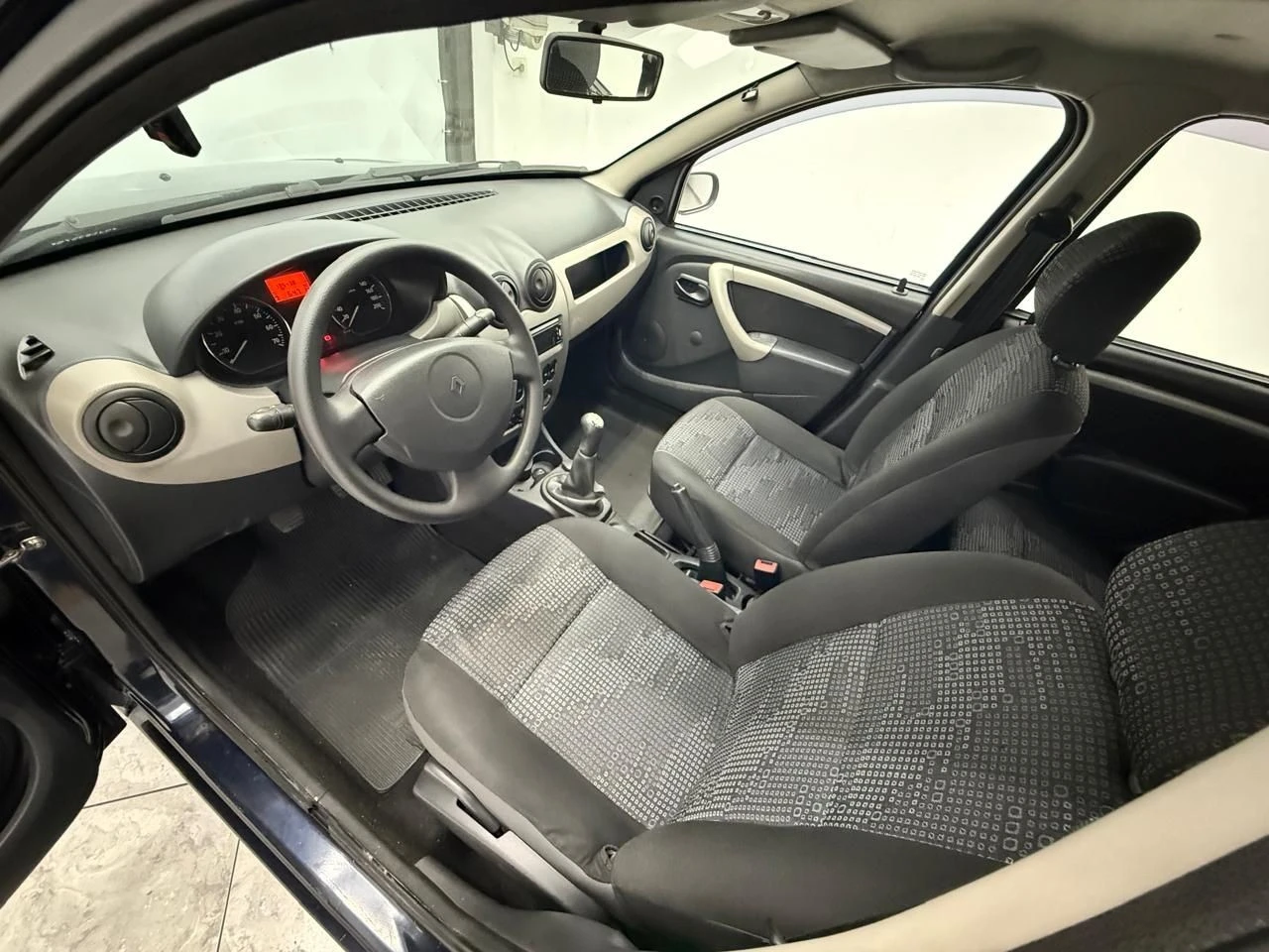 RENAULT SANDERO