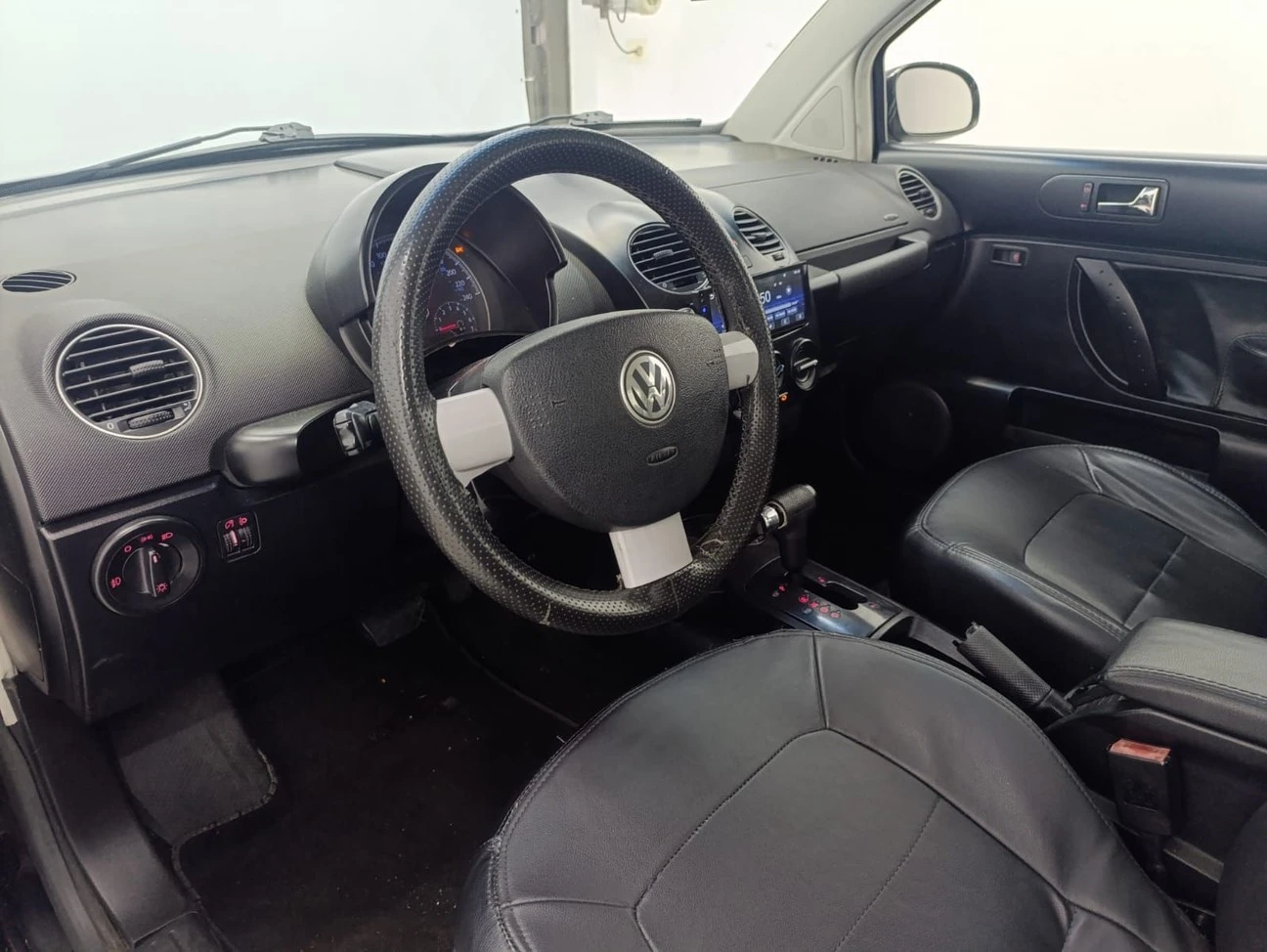 VOLKSWAGEN NEW BEETLE