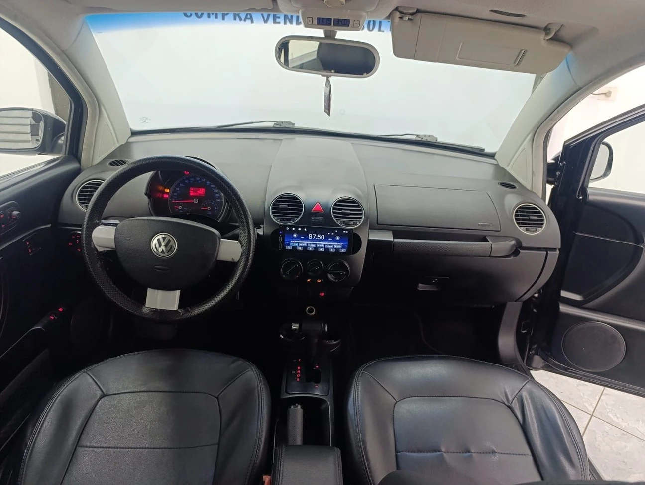 VOLKSWAGEN NEW BEETLE