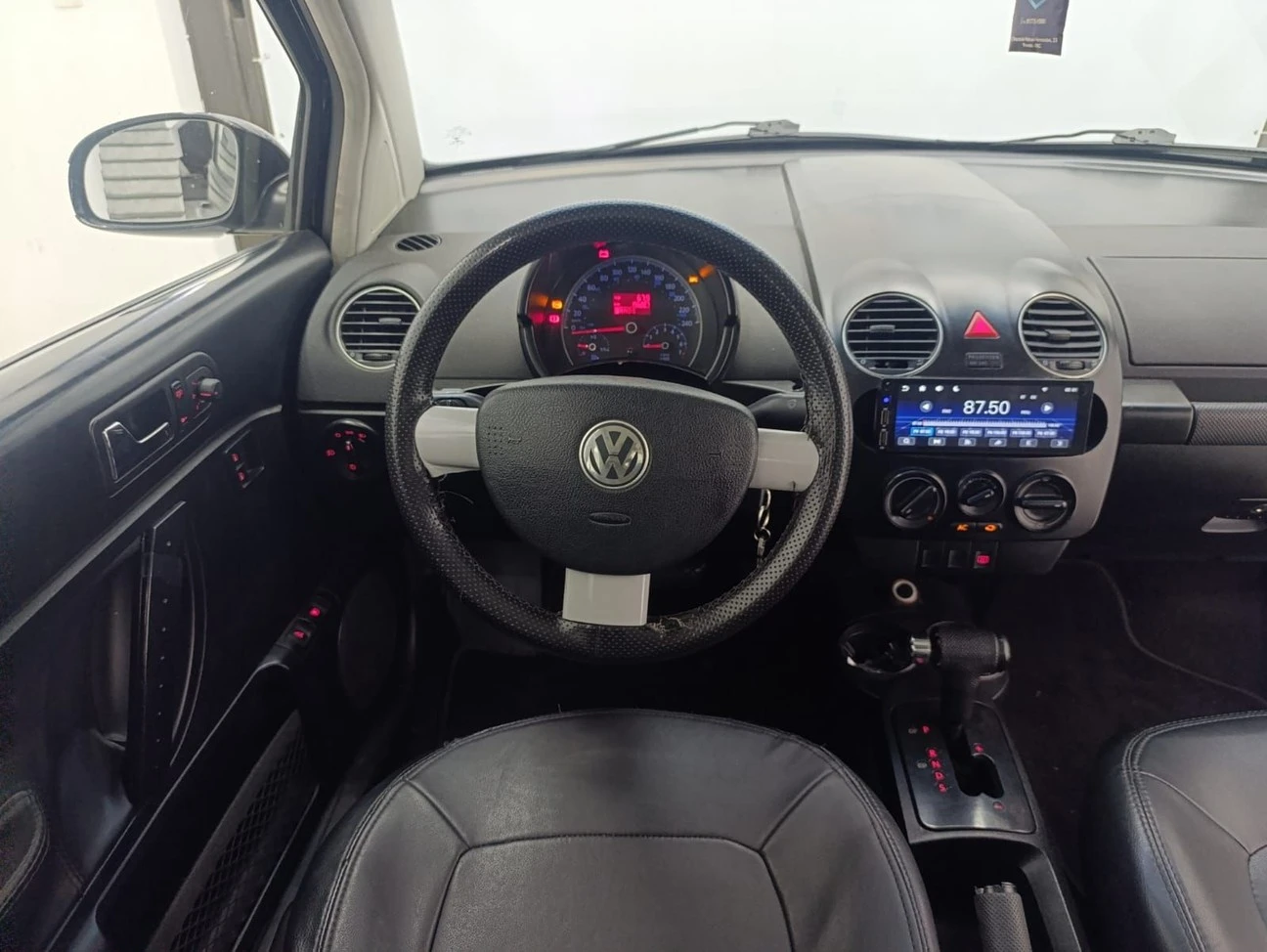 VOLKSWAGEN NEW BEETLE