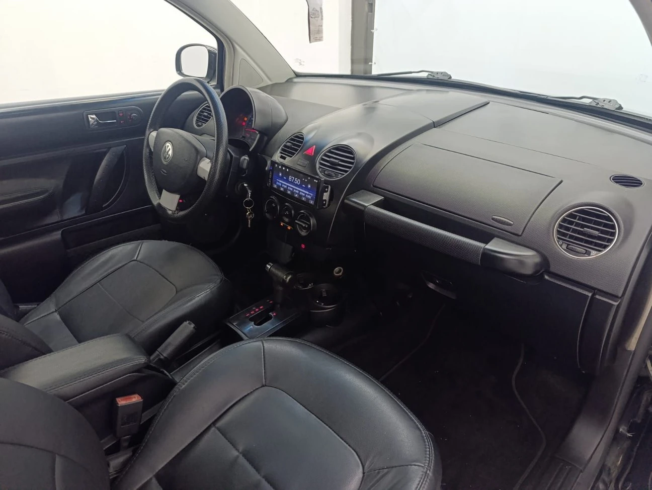 VOLKSWAGEN NEW BEETLE