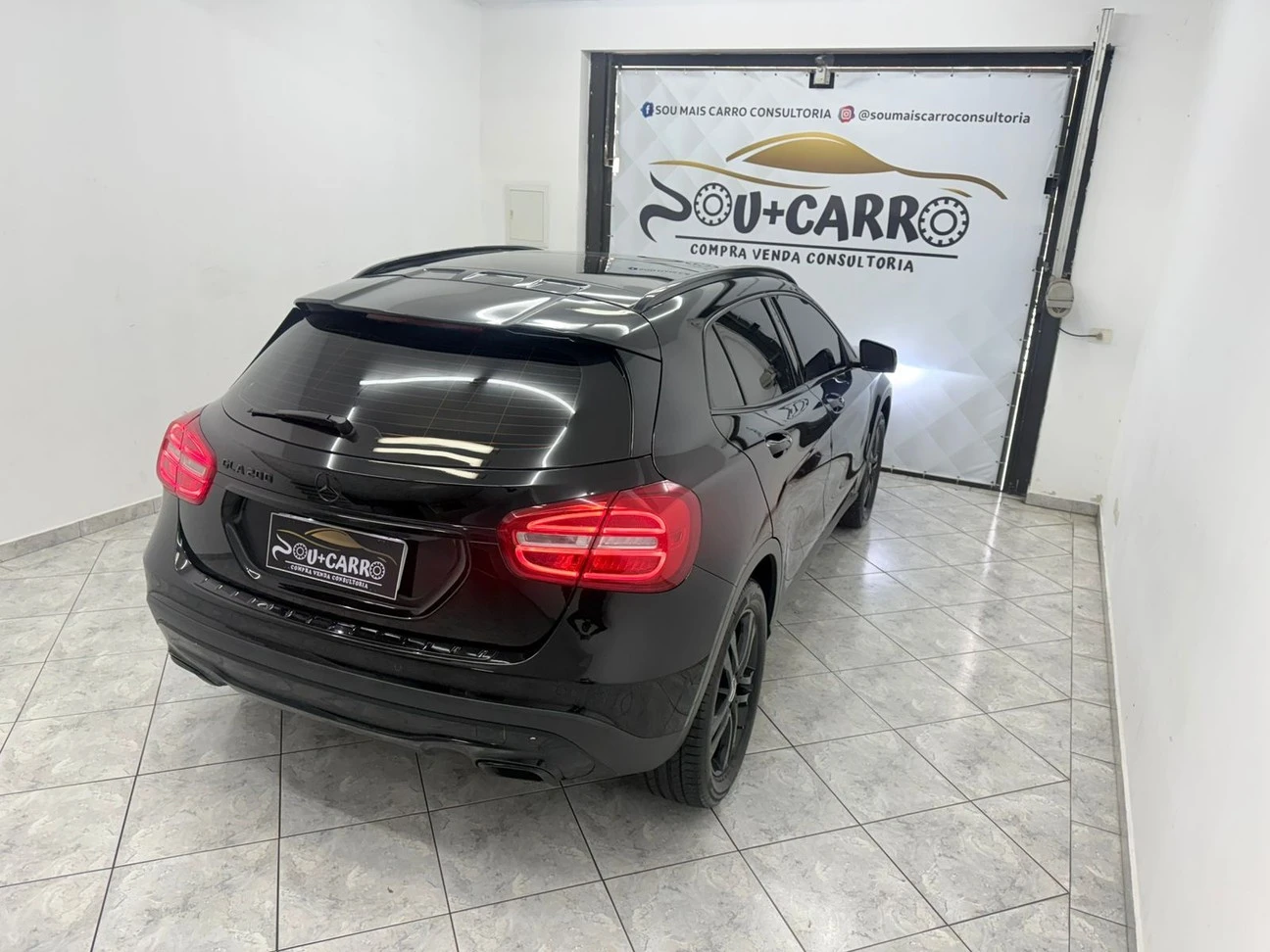 MERCEDES-BENZ GLA 200