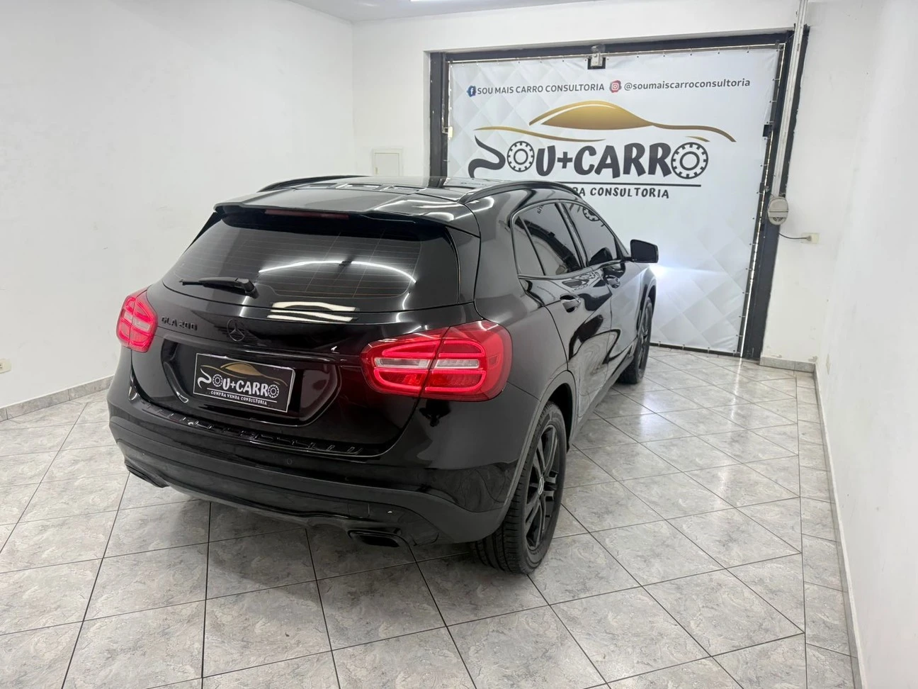 MERCEDES-BENZ GLA 200