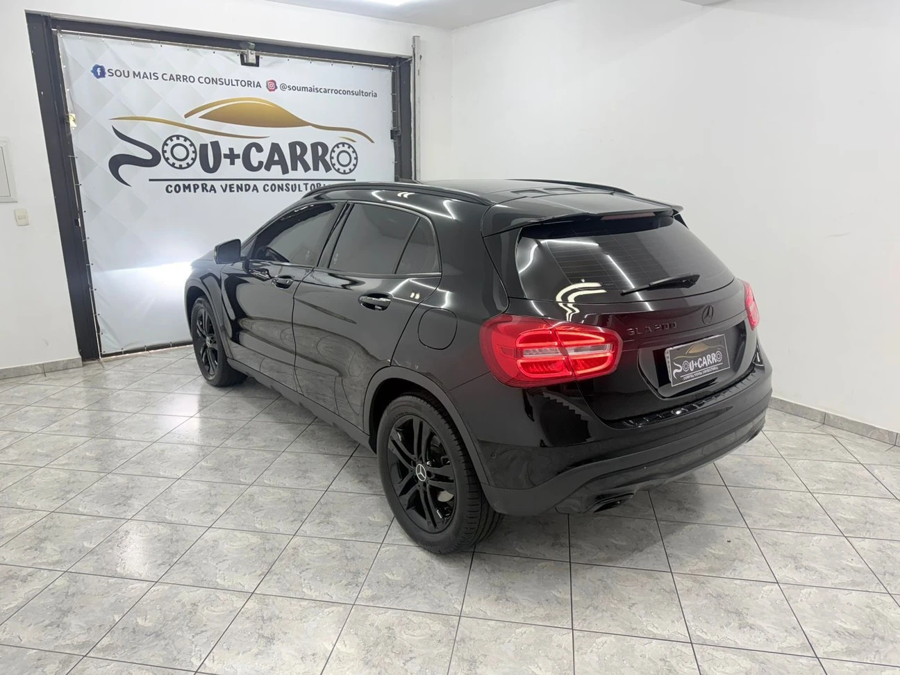 MERCEDES-BENZ GLA 200