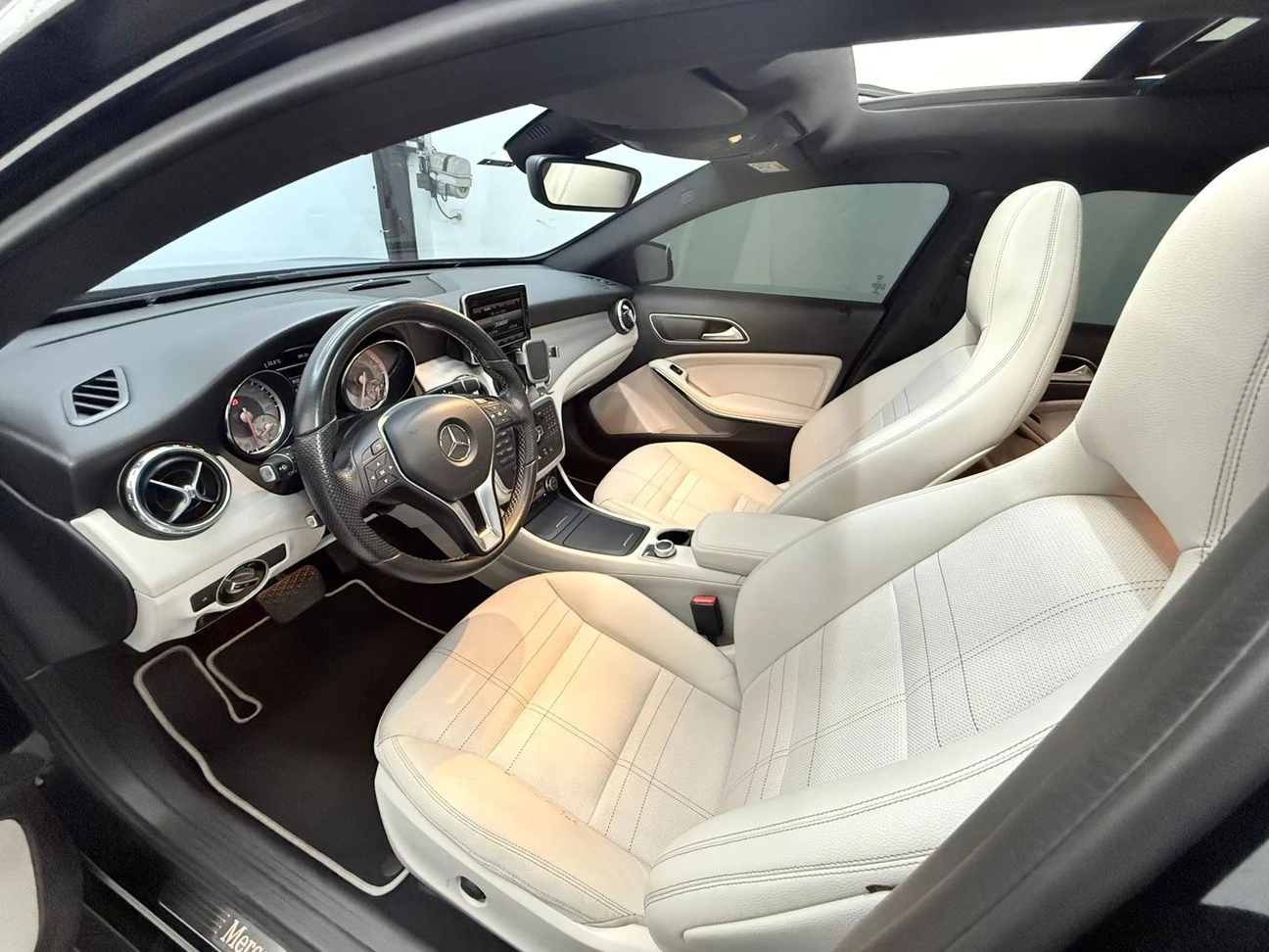 MERCEDES-BENZ GLA 200