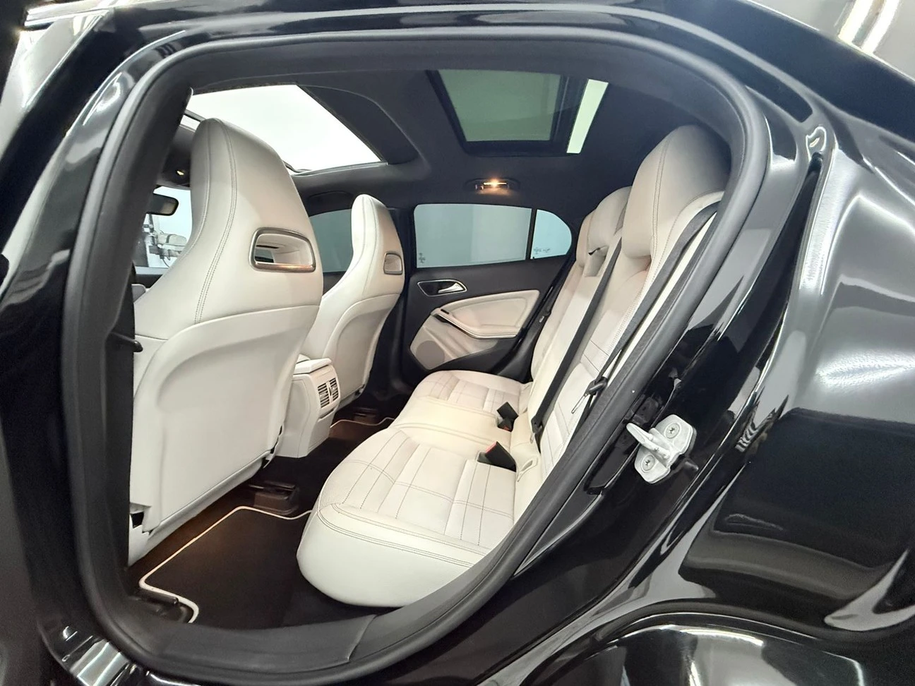 MERCEDES-BENZ GLA 200