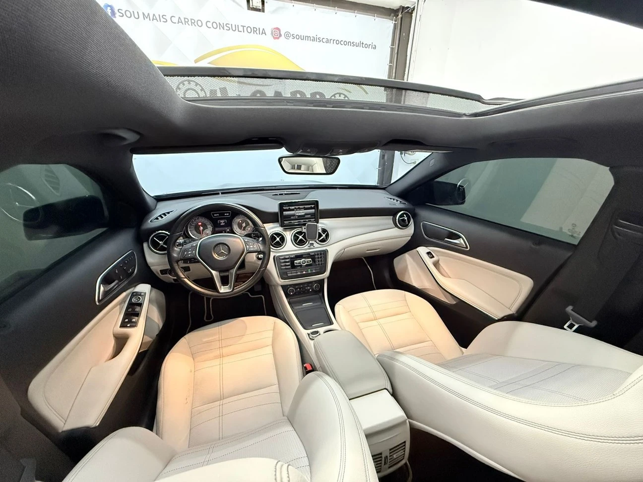 MERCEDES-BENZ GLA 200