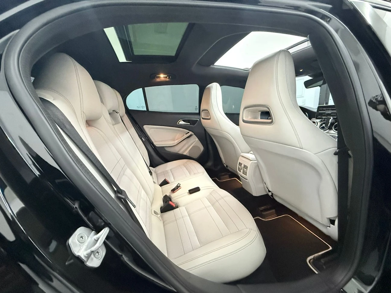 MERCEDES-BENZ GLA 200