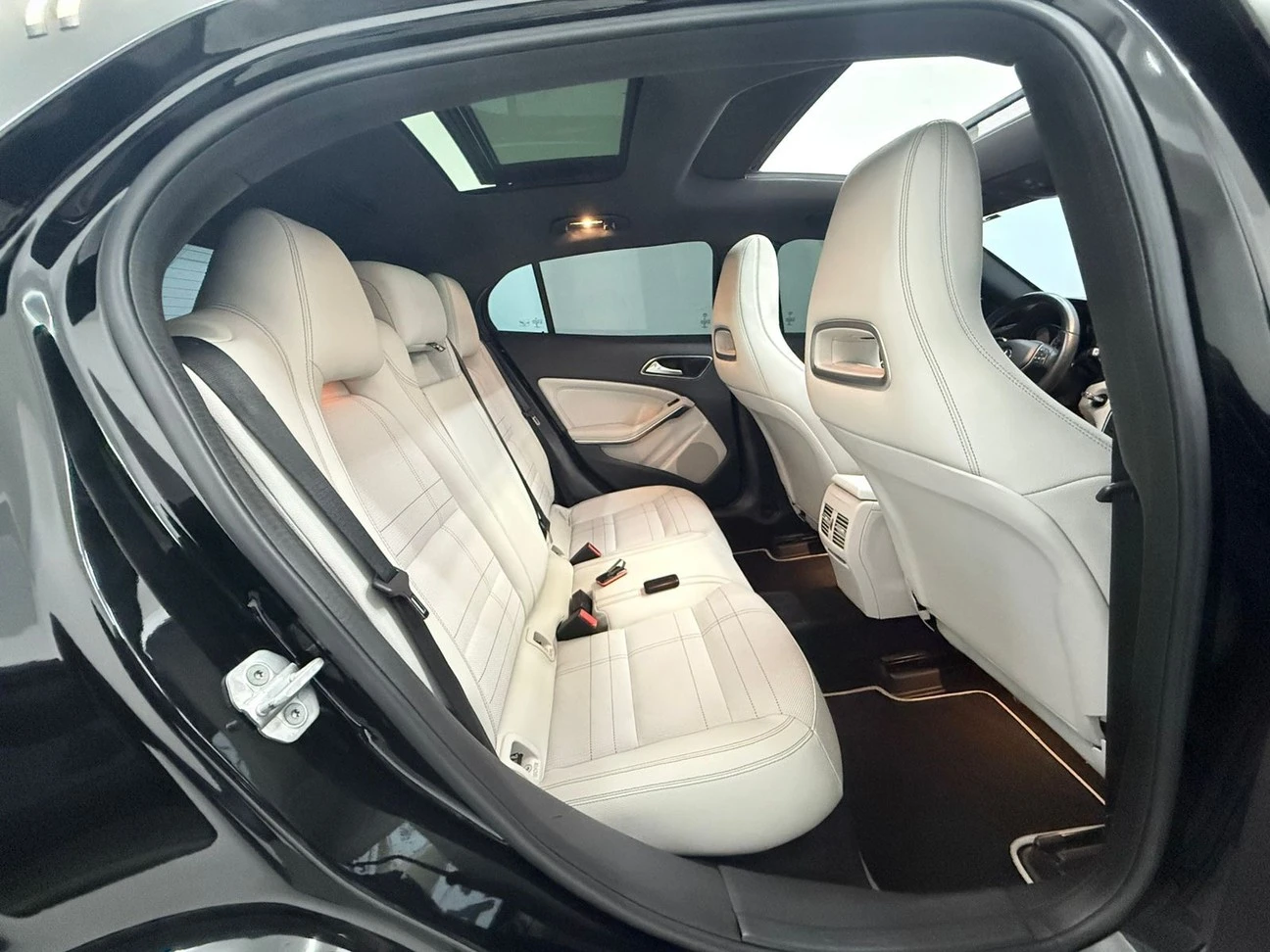 MERCEDES-BENZ GLA 200