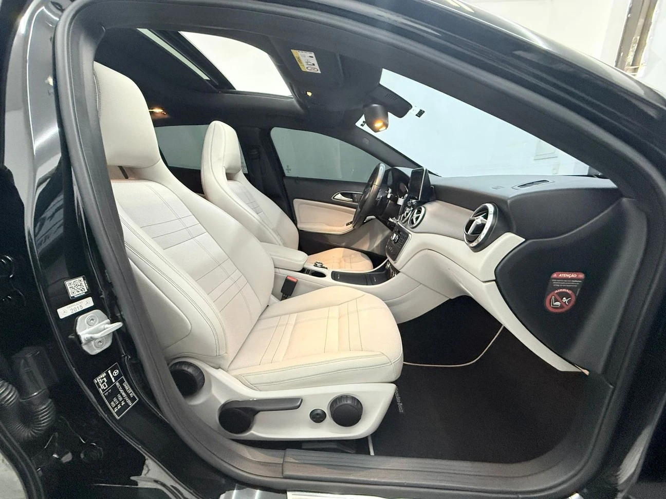 MERCEDES-BENZ GLA 200