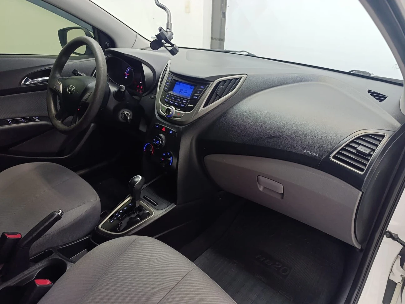 HYUNDAI HB20S