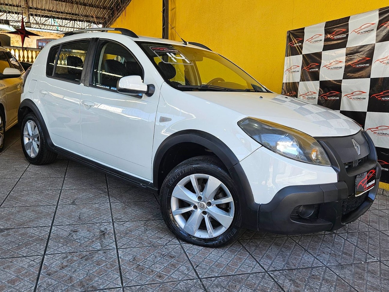 RENAULT SANDERO
