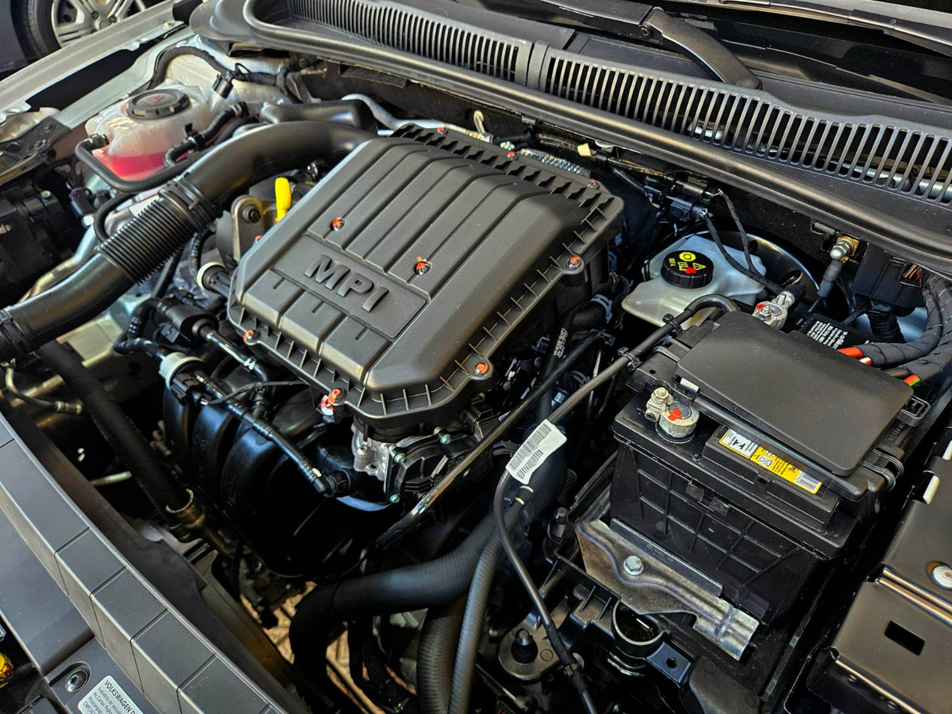 VOLKSWAGEN POLO