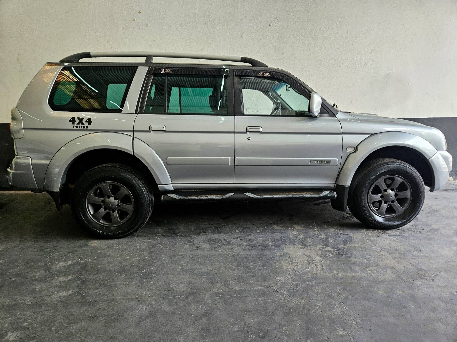 MITSUBISHI PAJERO SPORT