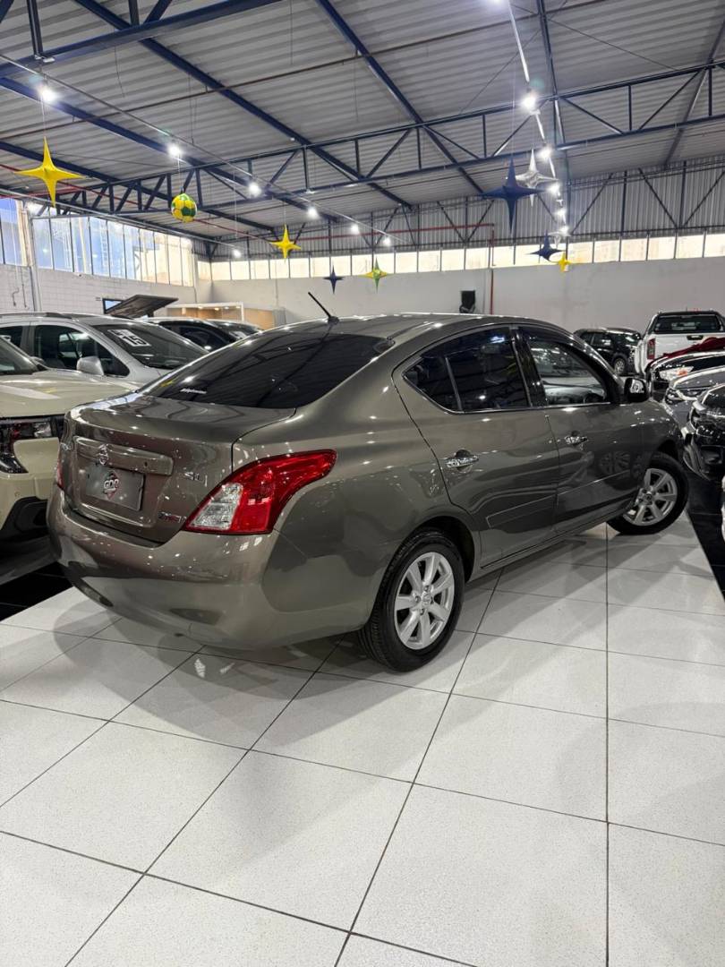 NISSAN VERSA