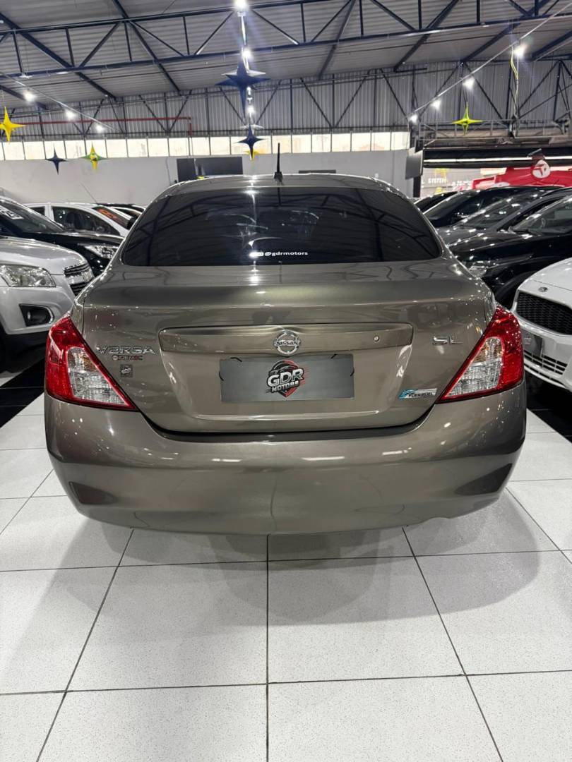 NISSAN VERSA