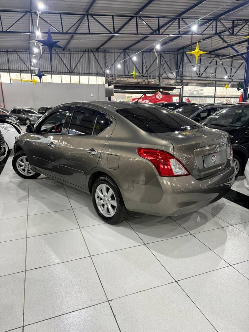 NISSAN VERSA