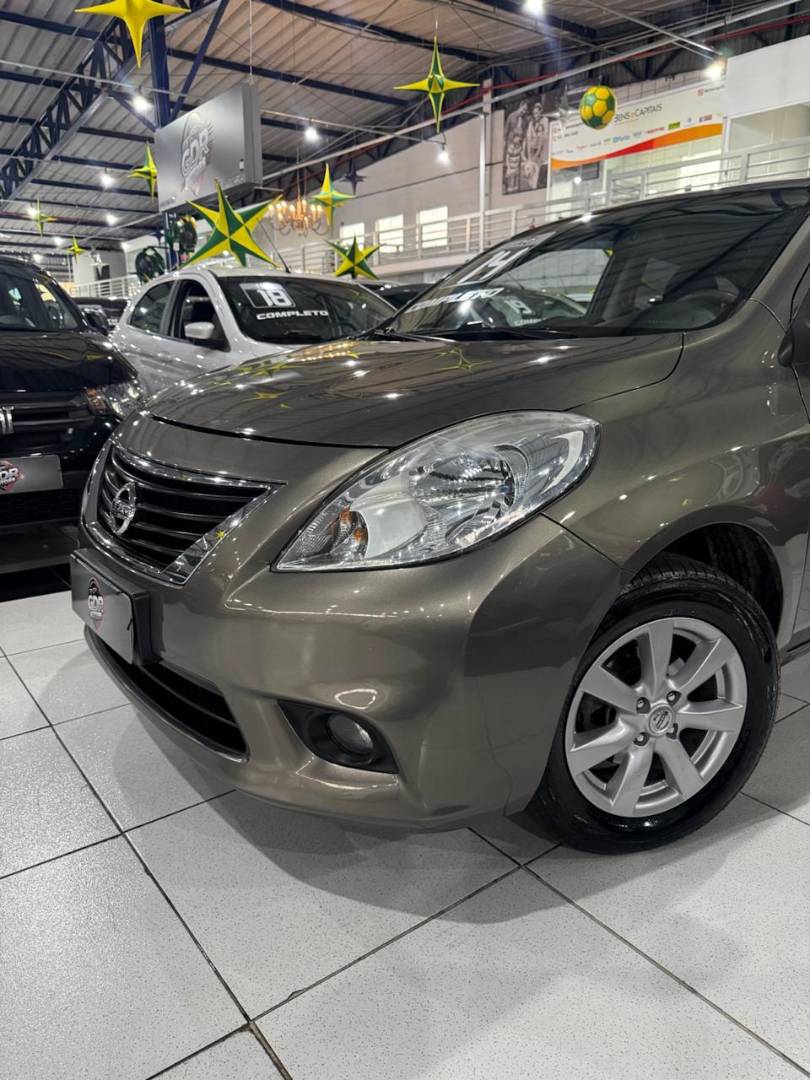 NISSAN VERSA