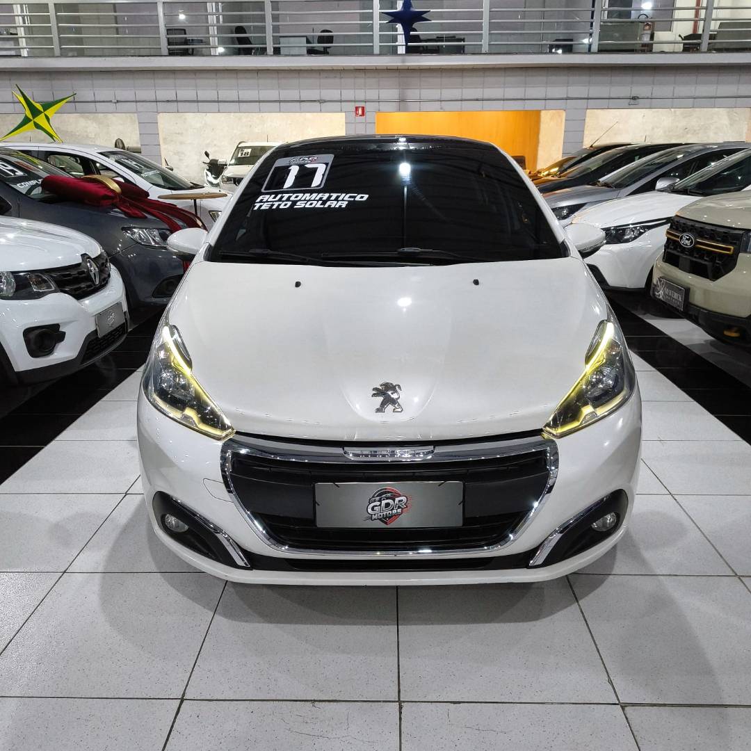 PEUGEOT 208