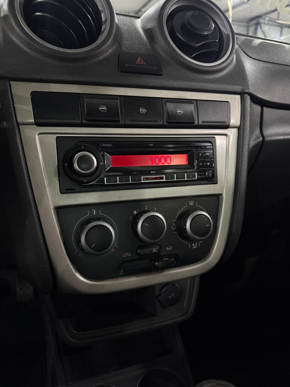 VOLKSWAGEN VOYAGE