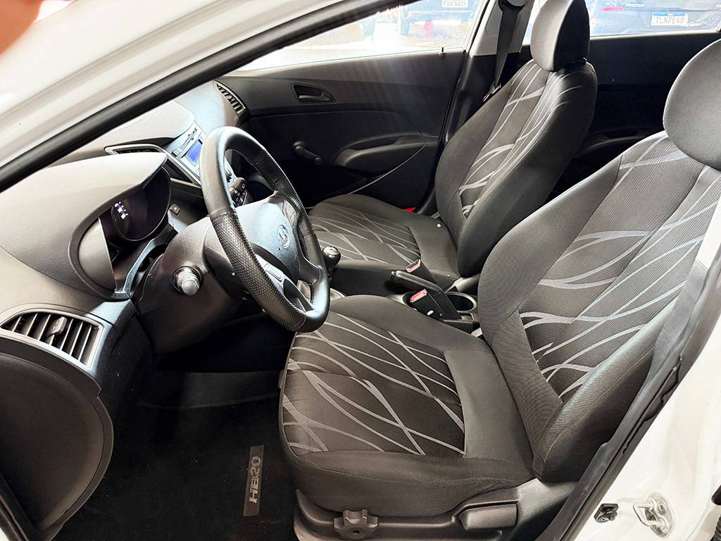 HYUNDAI HB20