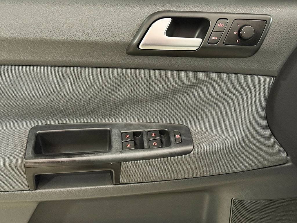 VOLKSWAGEN POLO SEDAN