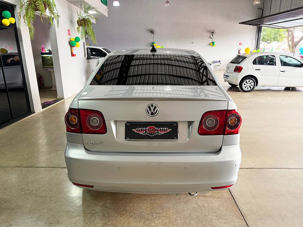 VOLKSWAGEN POLO SEDAN