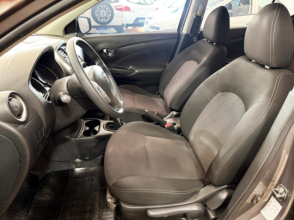 NISSAN VERSA