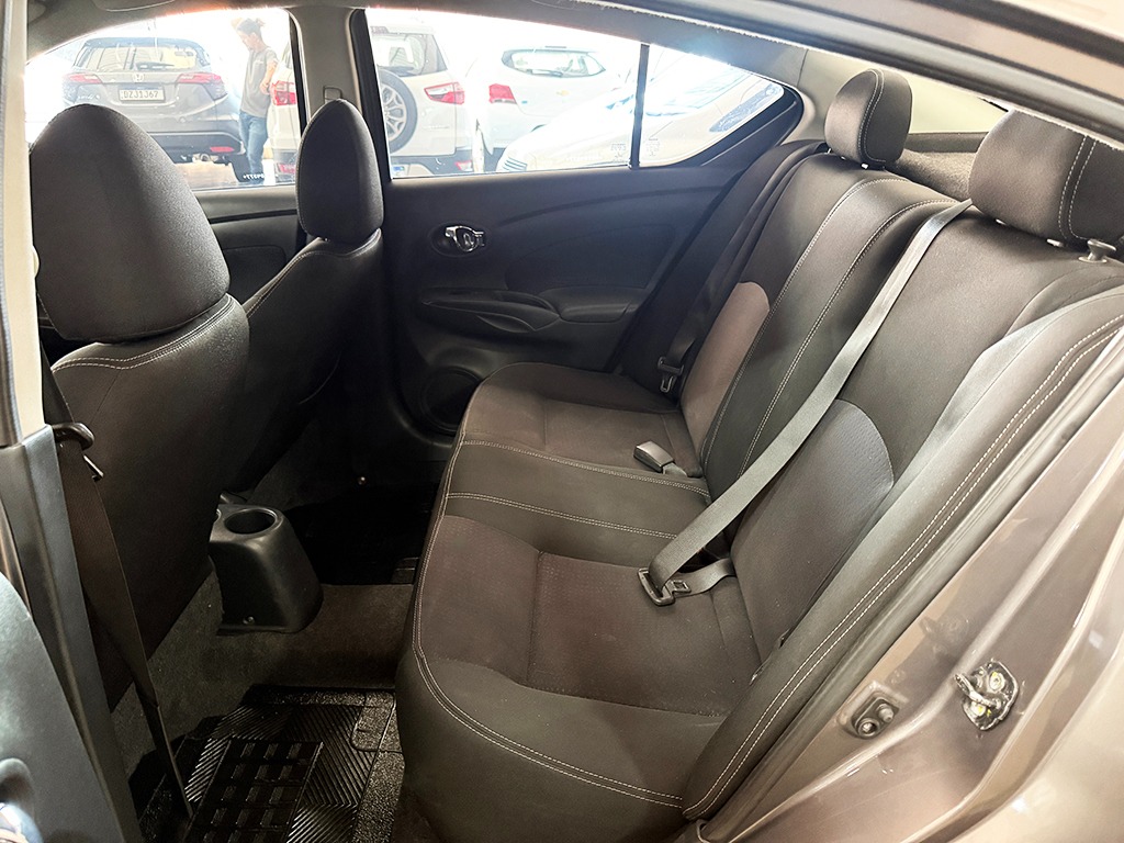 NISSAN VERSA