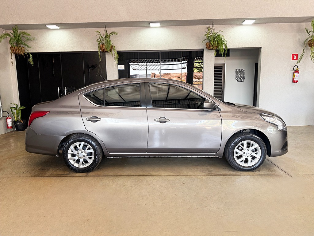NISSAN VERSA