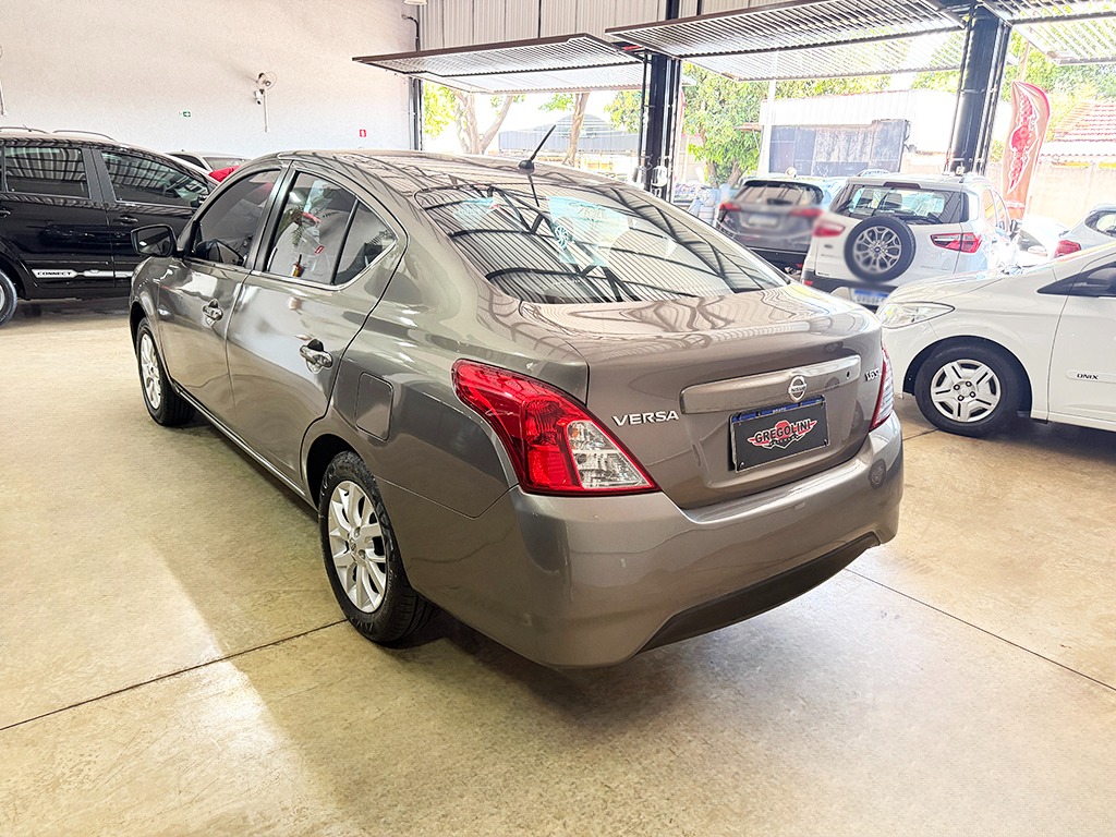 NISSAN VERSA