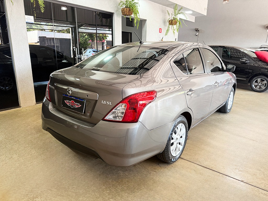 NISSAN VERSA