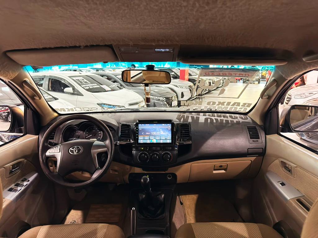 TOYOTA HILUX SW4