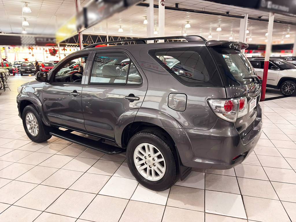 TOYOTA HILUX SW4