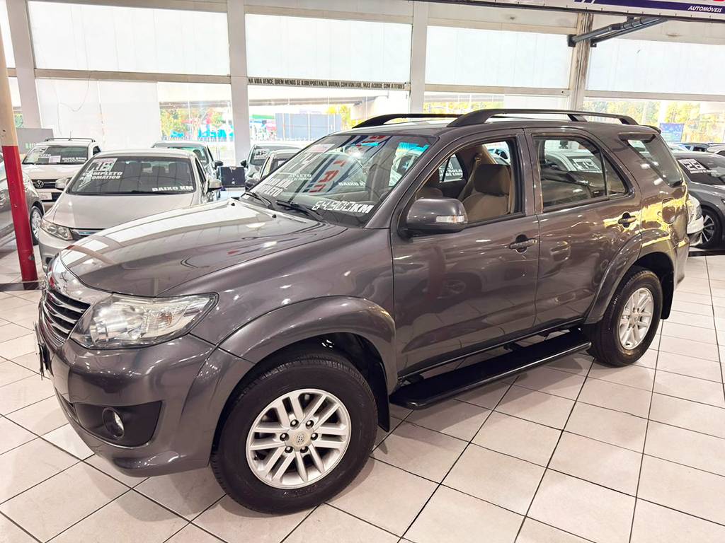 TOYOTA HILUX SW4