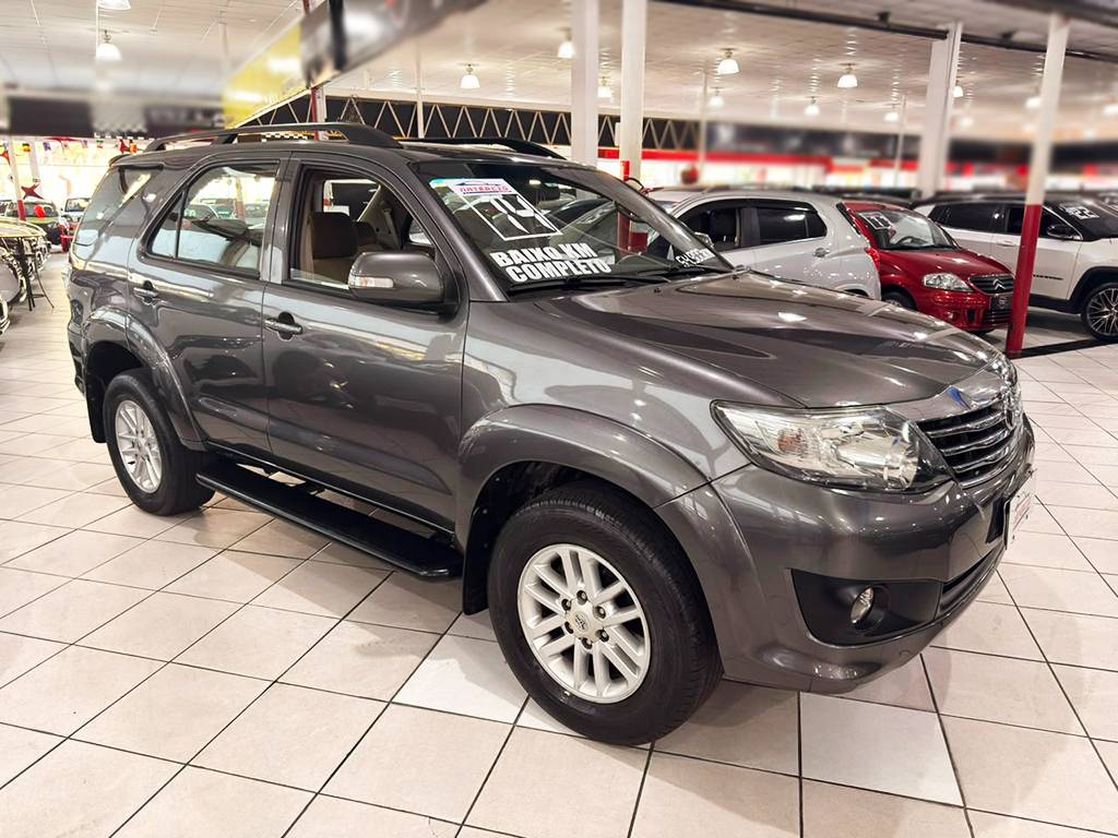 TOYOTA HILUX SW4