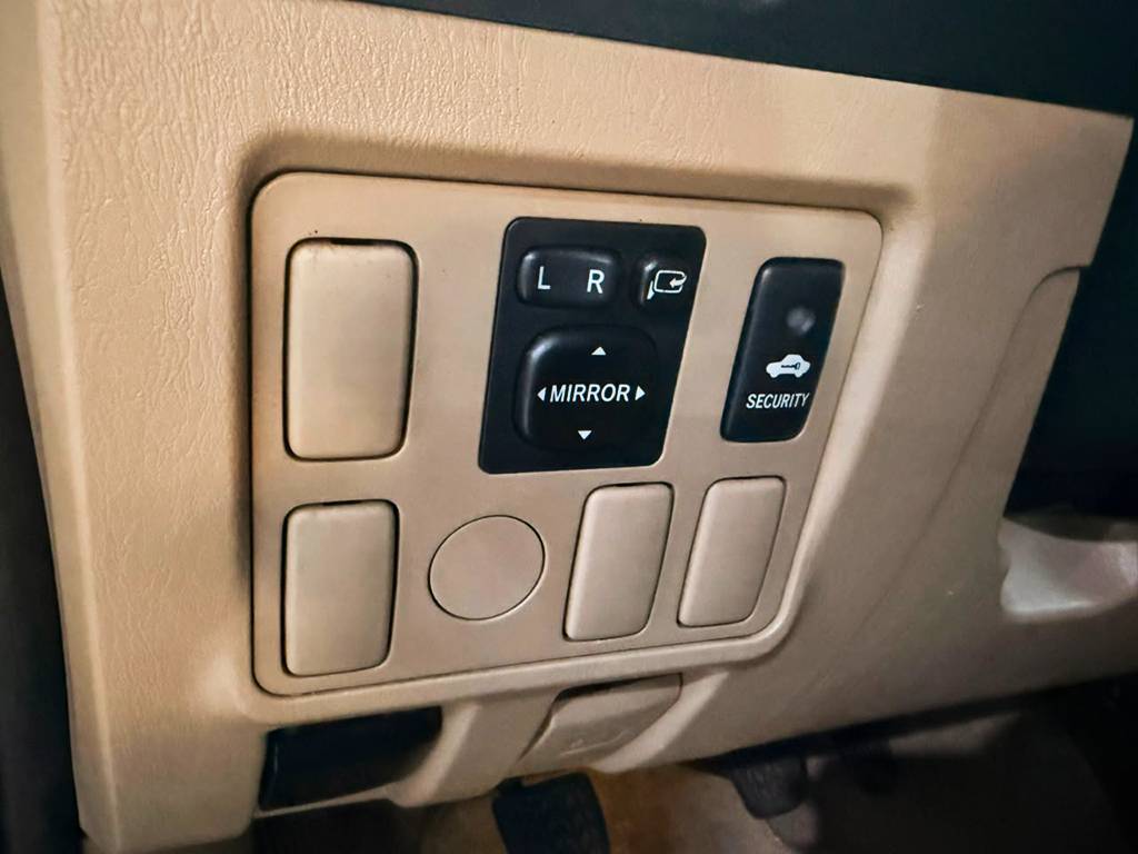 TOYOTA HILUX SW4