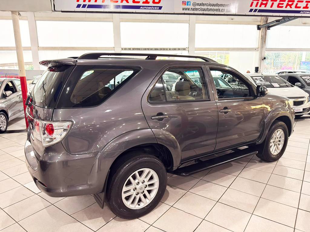 TOYOTA HILUX SW4