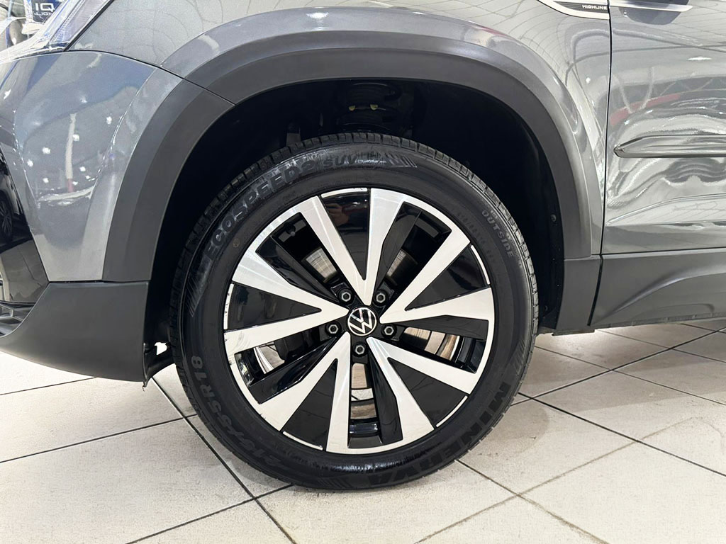 VOLKSWAGEN TAOS