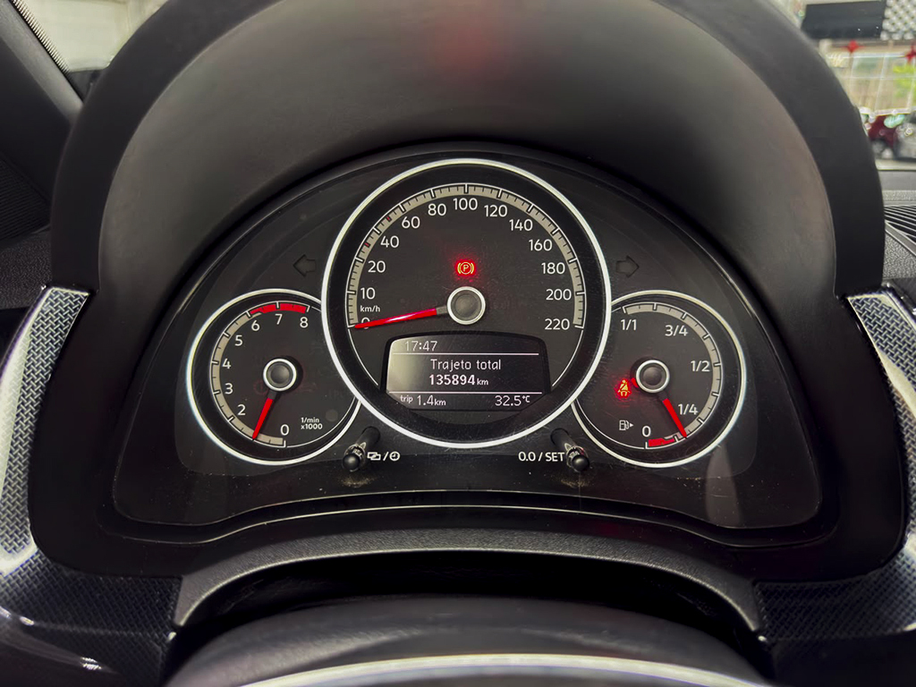 VOLKSWAGEN UP